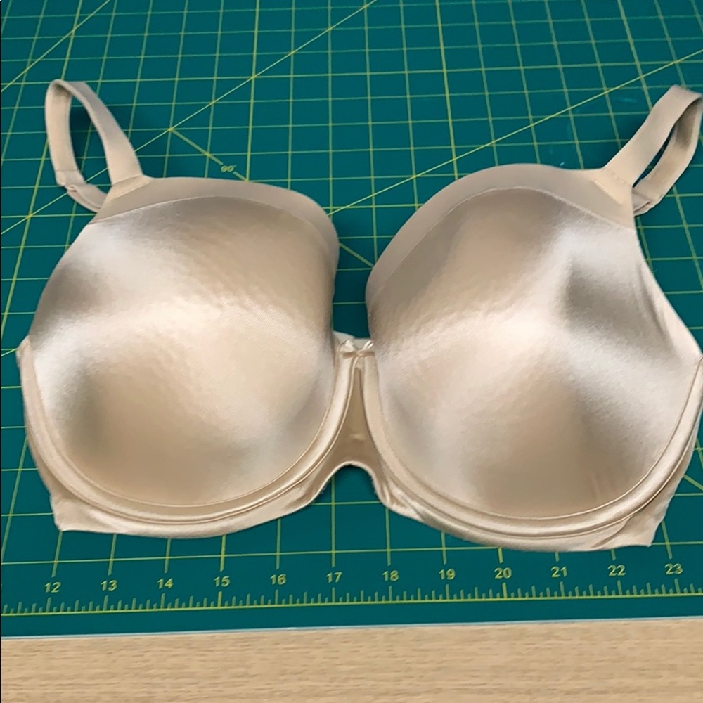 Nice Cacique bra. Maybe worn a few times .
